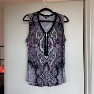 Nice looking top zips up flows nicely